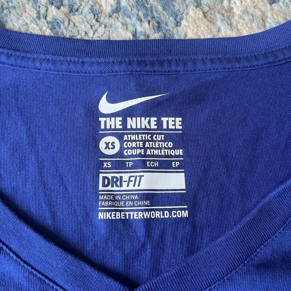 The Nike Dri-Fit Athletic Tee Women's XS Purple Knit Short Sleeve Athletic Cut - Picture 4 of 4